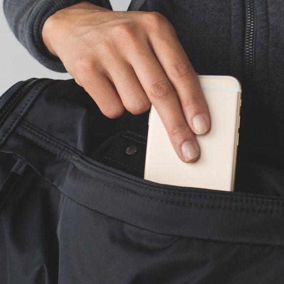 LULULEMON URBANOWSKI WARRIOR DUFFEL BAG BLACK NEW WITH TAGS - Picture 5 of 16